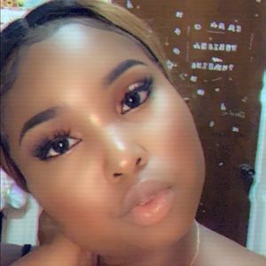 Meet your Posher, Abiola